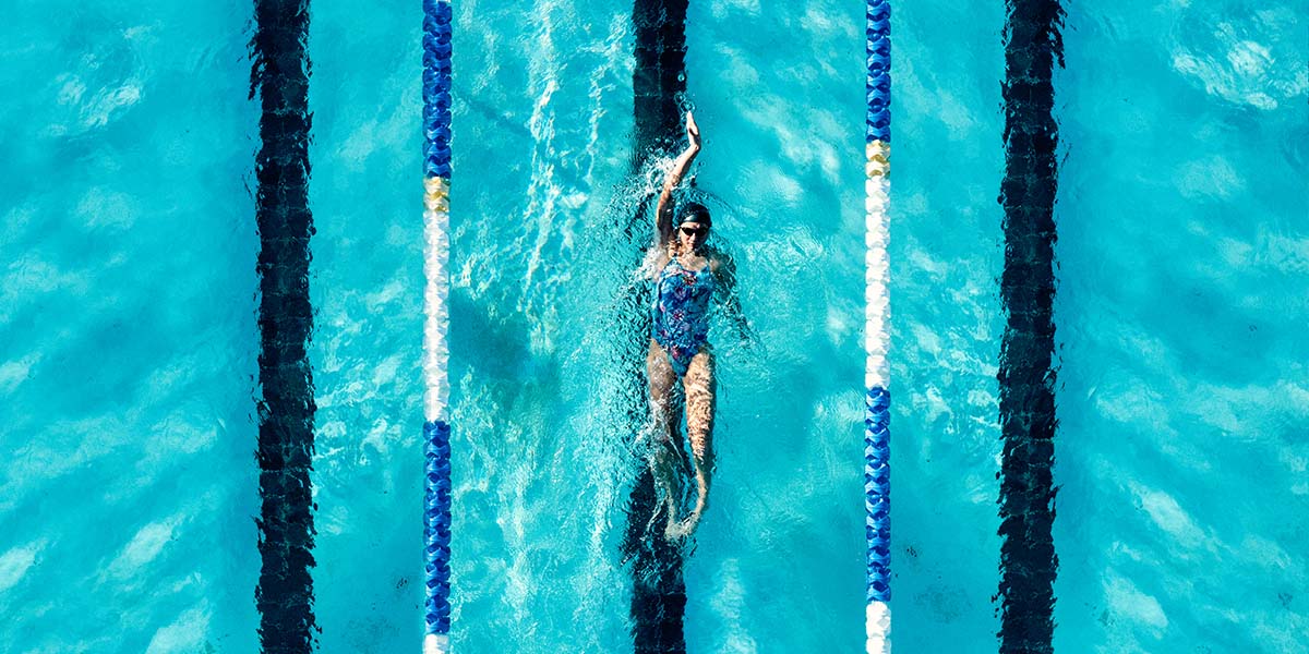 Erika Auckerland swimming backstroke