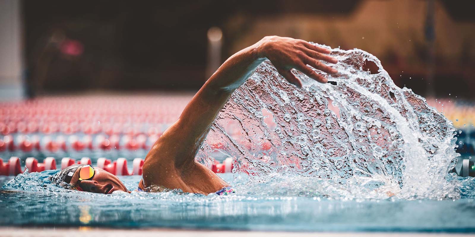 Laura Siddal swimming freestyle
