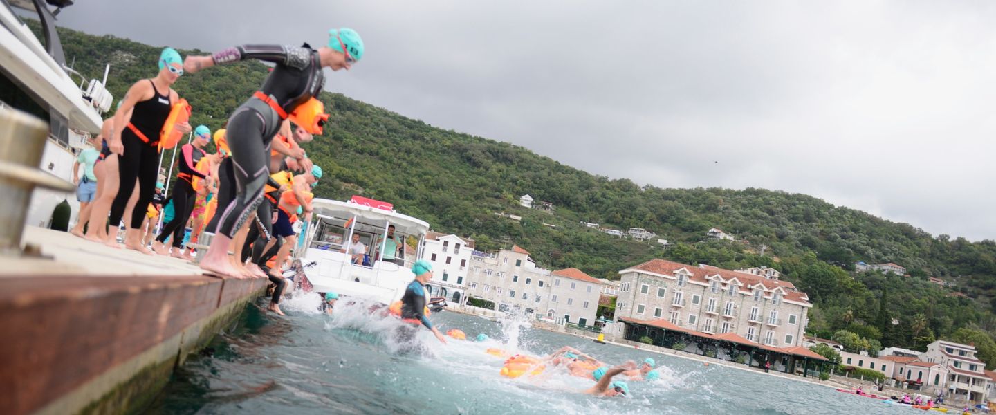 Ultra Swim 33.3, swimmers jumping into the water