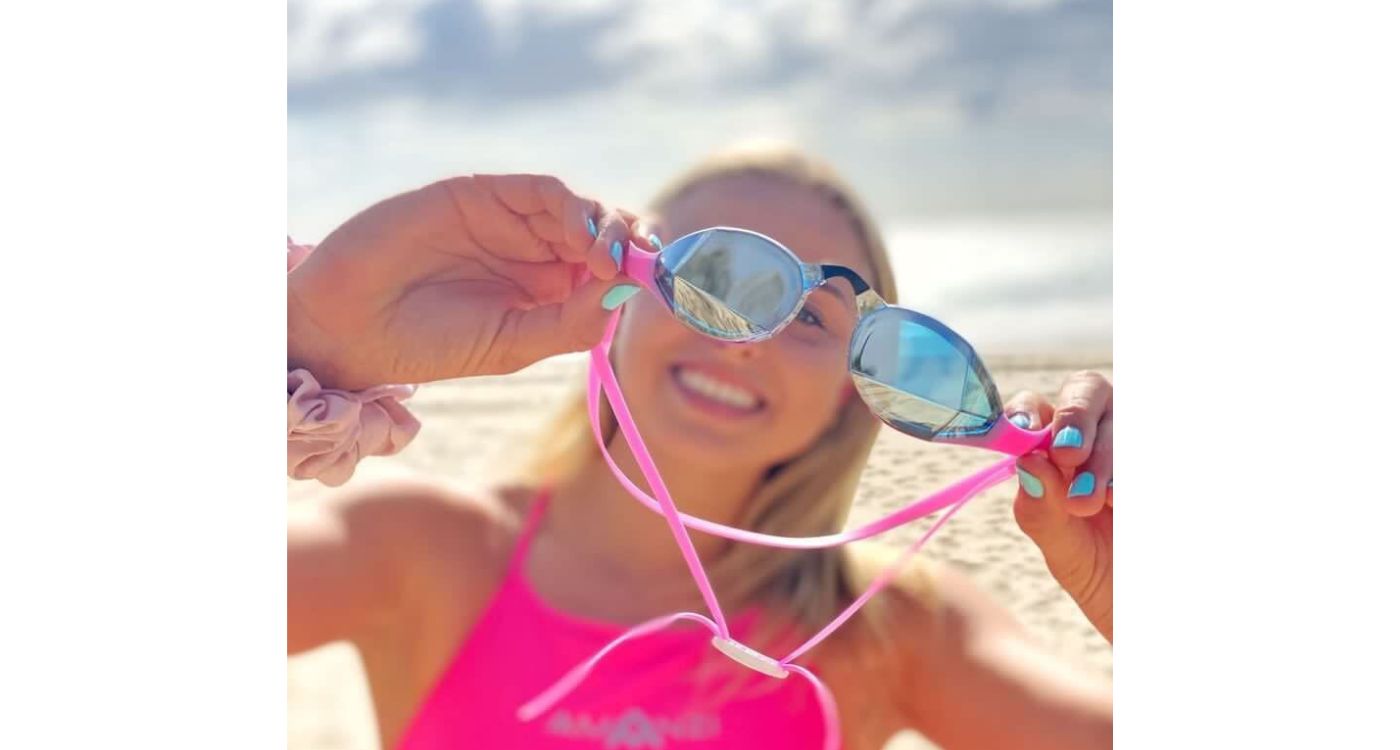 Alexa Leary holding themagic5 goggles
