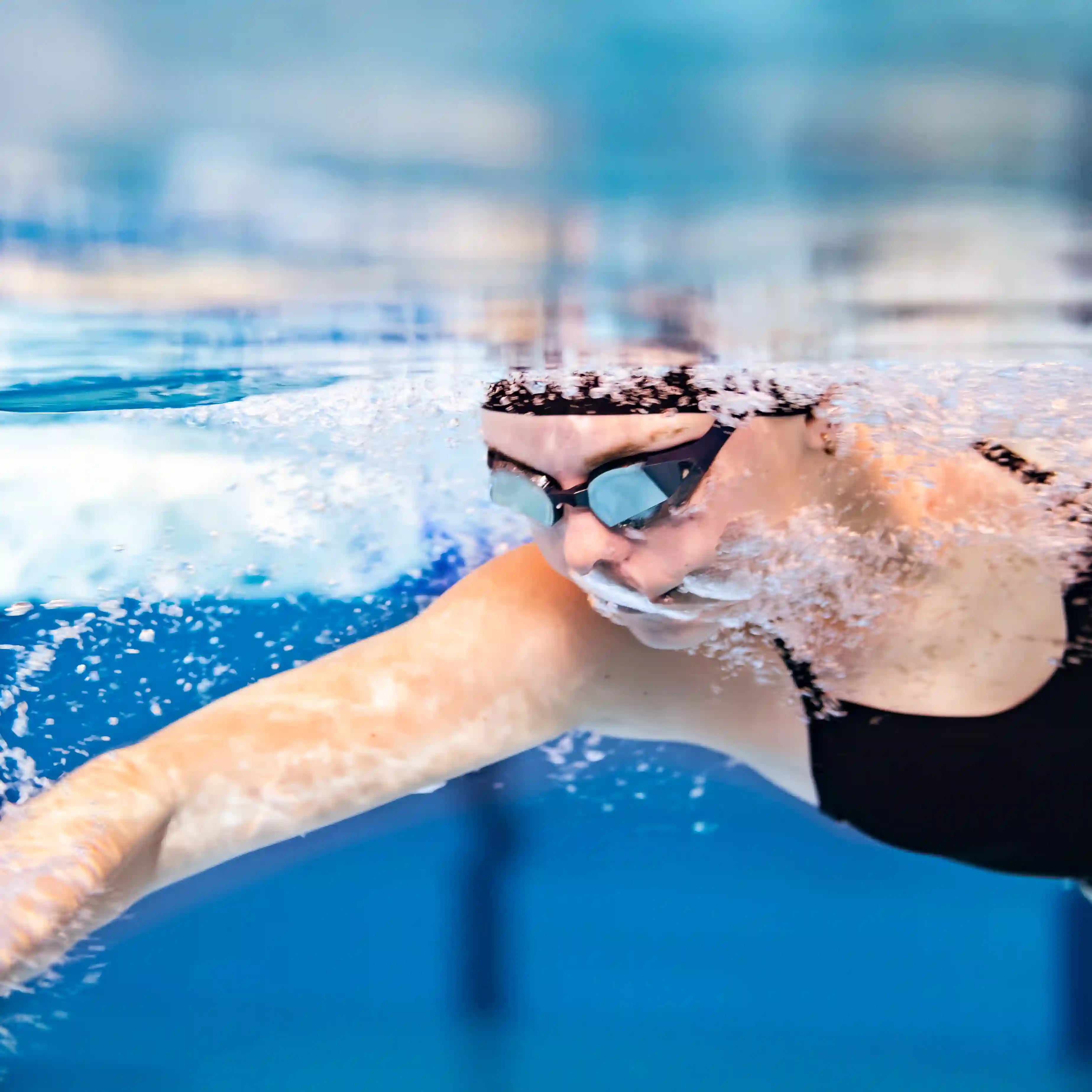 Person swimming in a pool with Vector THEMAGIC5 goggles on